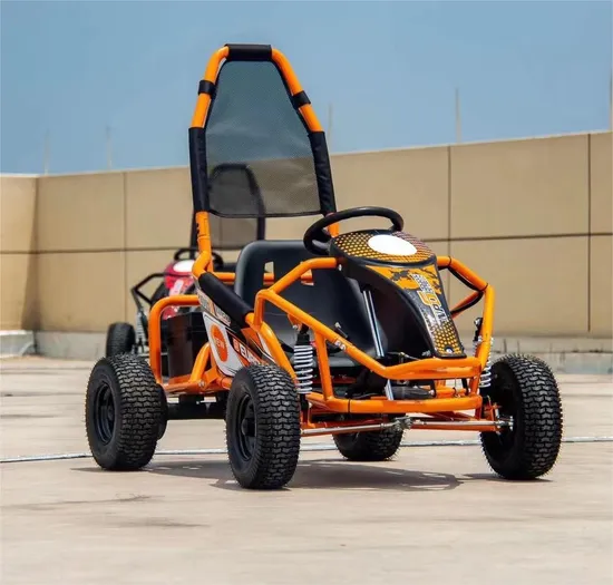Le fabricant fournit des karts électriques à pédales neufs et bon marché pour les enfants.